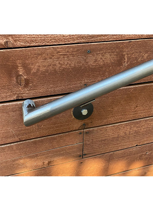Round metal handrails for outdoor steps
