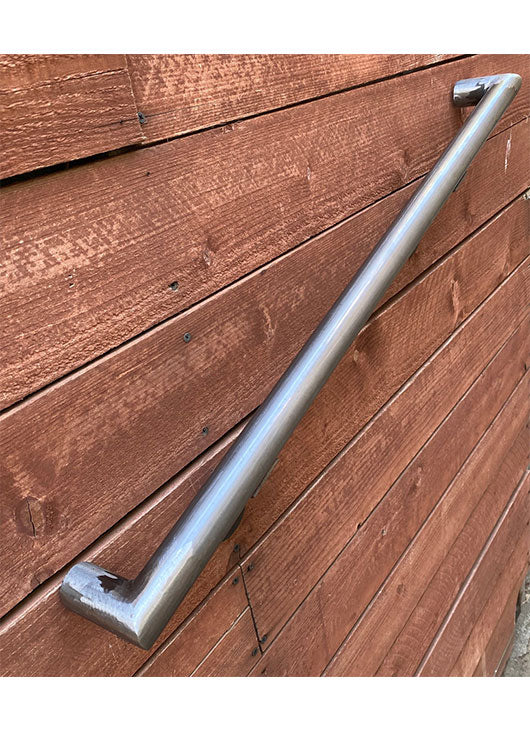 Round metal handrails for outdoor steps